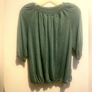 Women’s blouse size 0XL green. NWT.